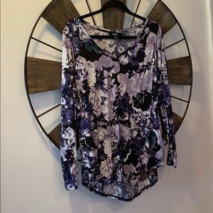 Vera Wang long sleeve flowered blouse